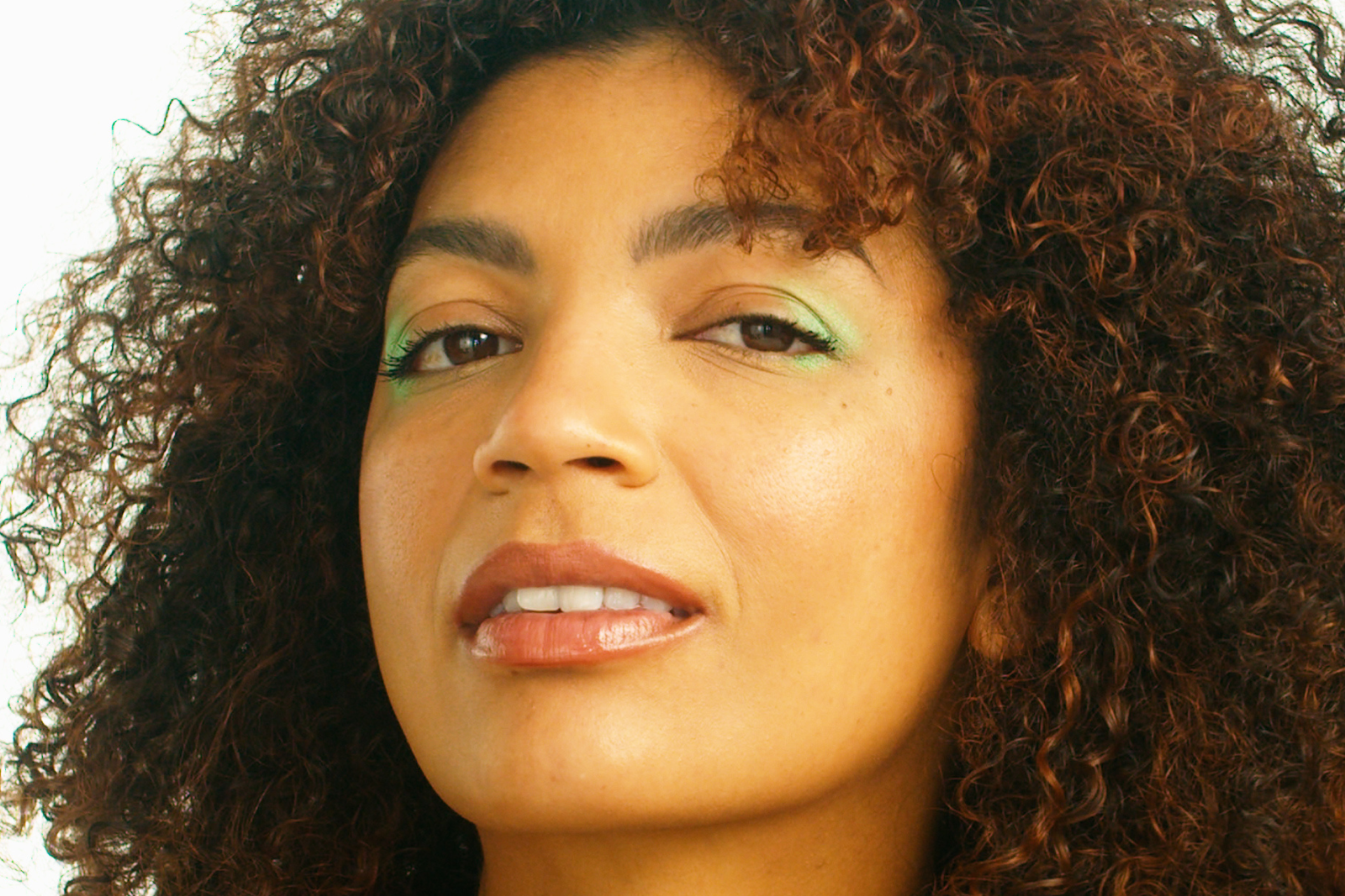 3 Stunning Looks with Just One Eyeshadow Color