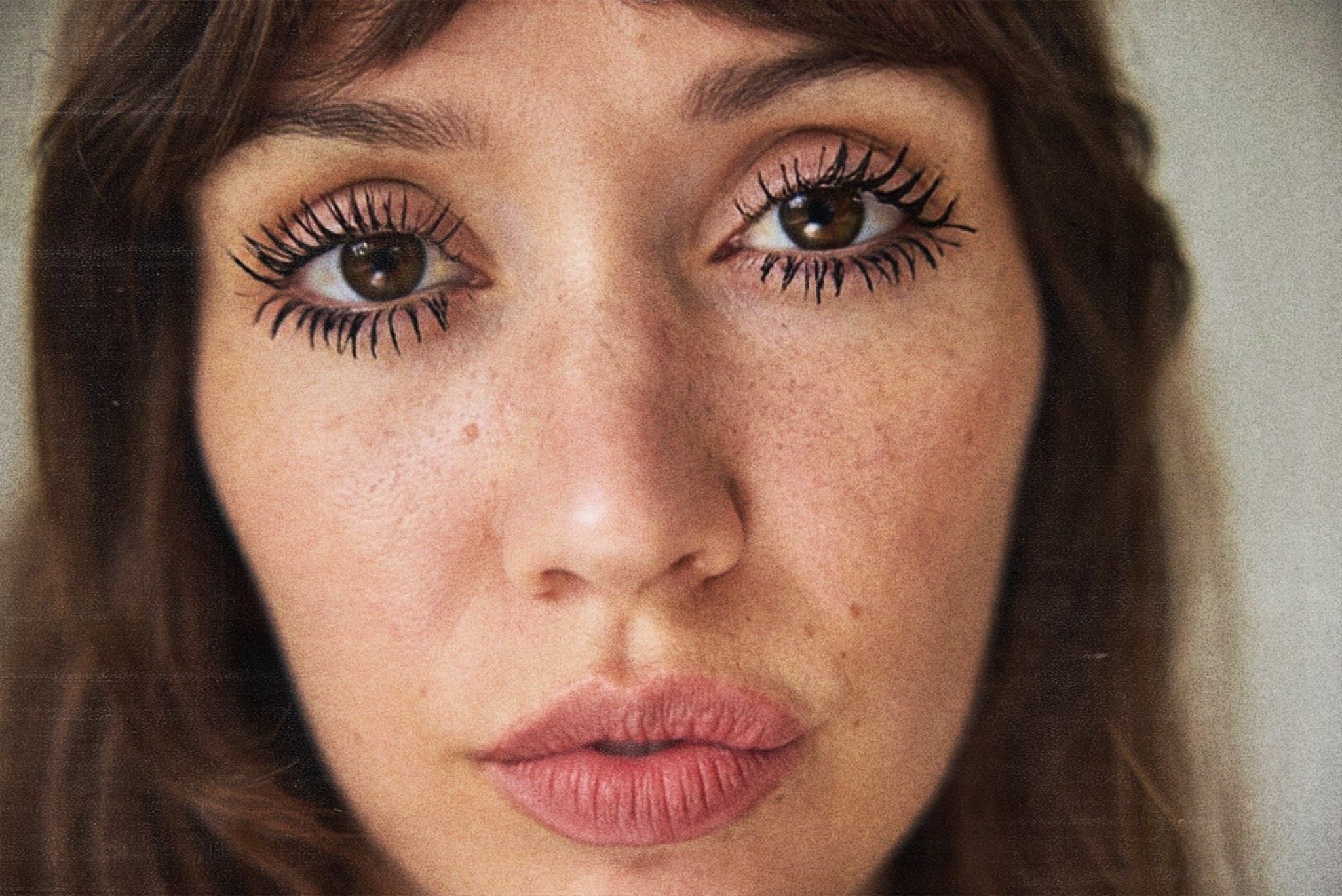 Close-up of a woman with bold, spidery lashes created with Tarantulash, the vegan volumizing mascara by Bakeup Beauty
